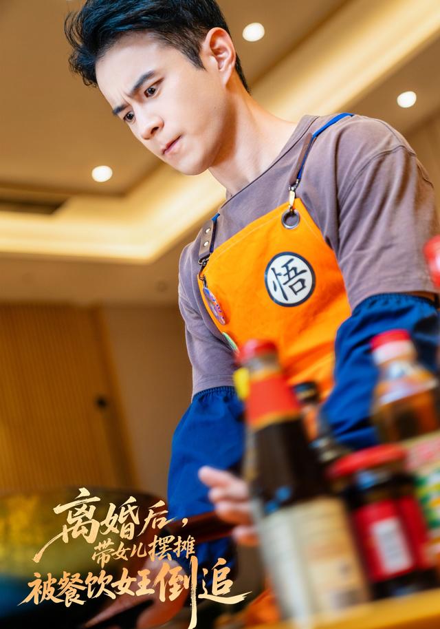 離婚後，帶女兒擺地攤被餐飲女王倒追